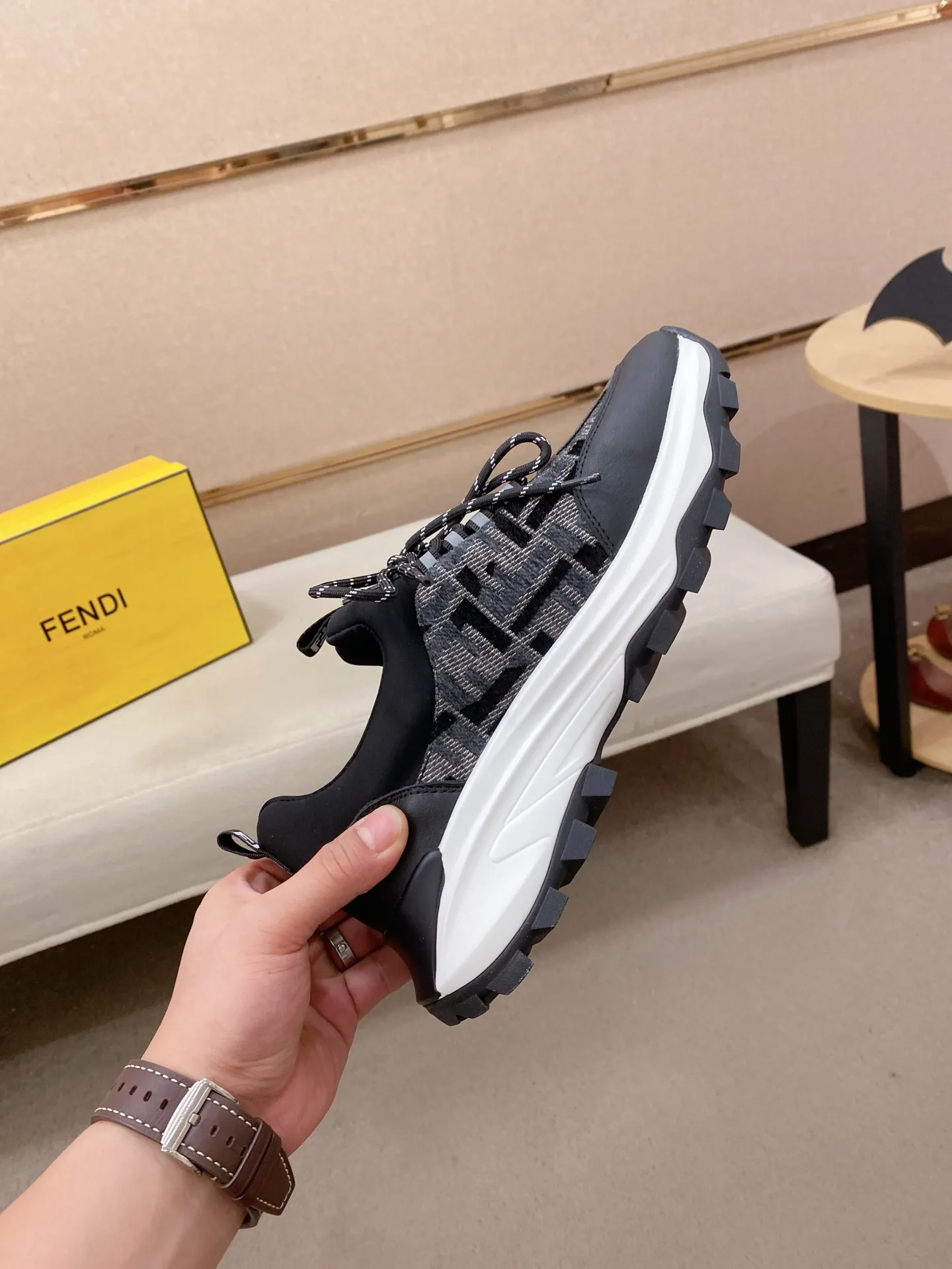 Men's shoes 💰 462💰 (fendi) New style 👊🏻 upper 🇮🇹 imported cowhide fabric 🇩🇪 lining imported sheepskin lining. The original outsole is molded to highlight the identity of every man, and the upper foot is elegant and stable🚶🏻🚶🏻The high-end custom counters reproduce the original version📯No matter the wind or rain, the shoe last remains unchanged and can withstand the verification of time🔍️,🔵 Size: 38-44